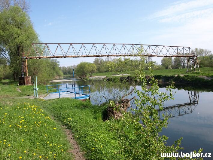 Tady kdysi byla lvka pes eku, kterou vak vzala velk voda