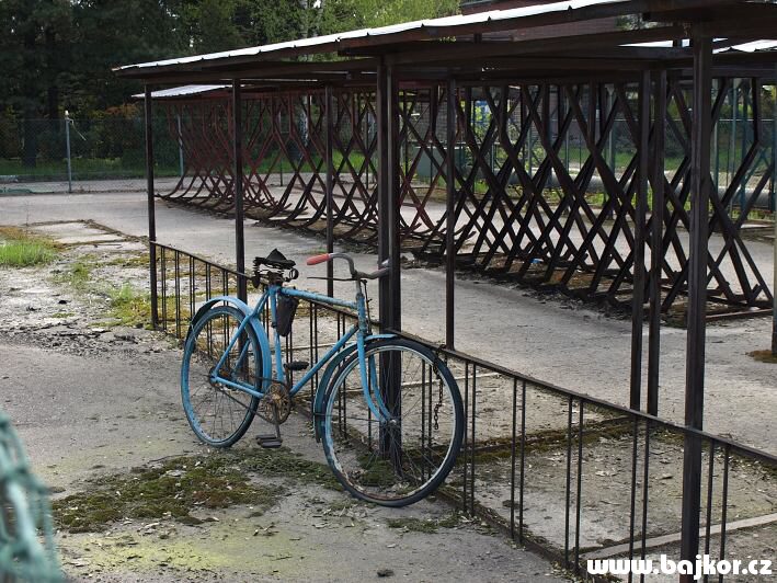 Toto kolo je ji nkolik let u stojanu na kola ped dolem Doubrava, kde se ji pr let net ern uhl.
