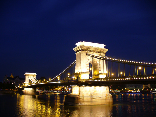 Noční Budapešť - Most přes Dunaj